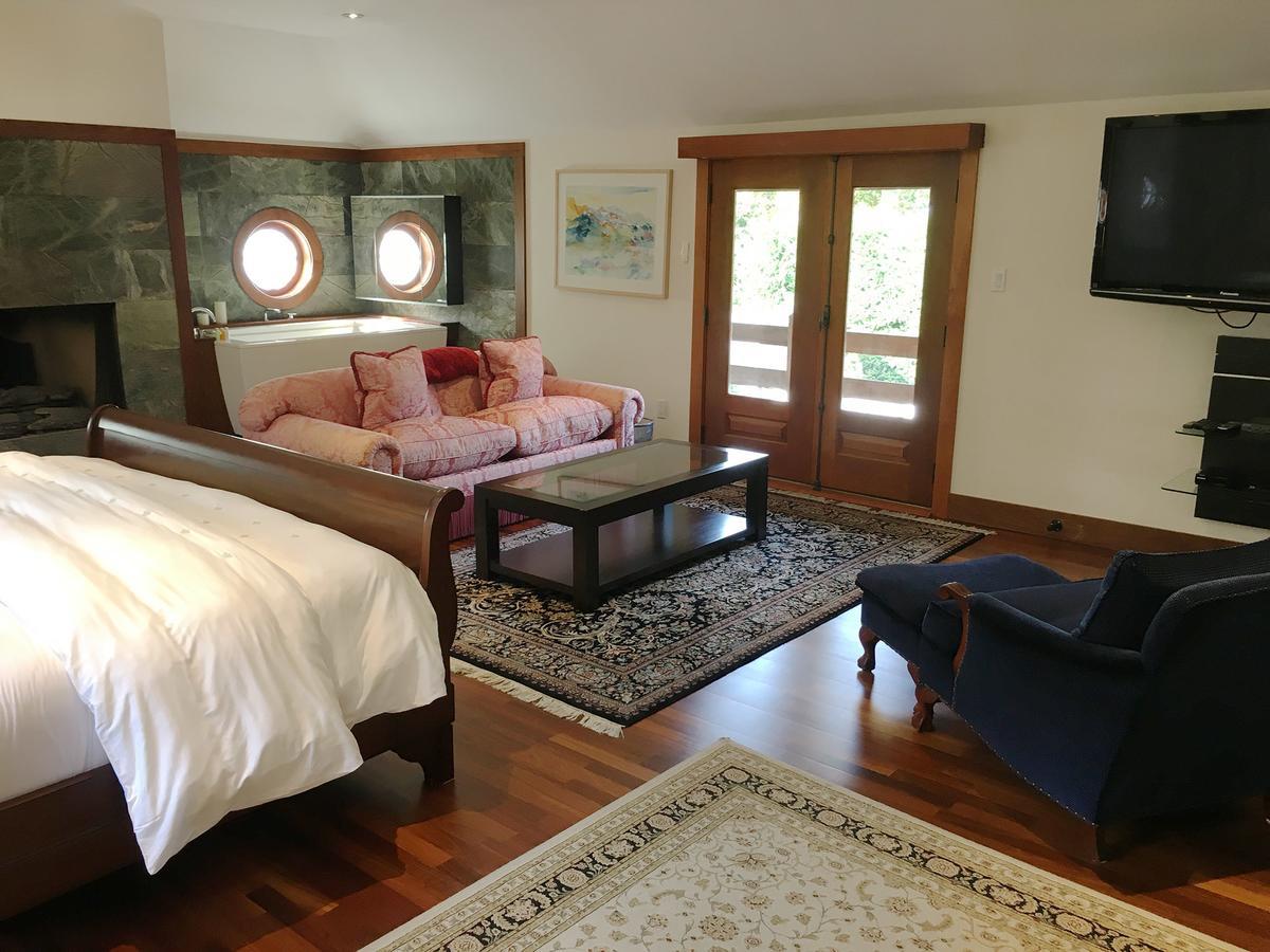 East Hampton Art House Bed And Breakfast ภายนอก รูปภาพ