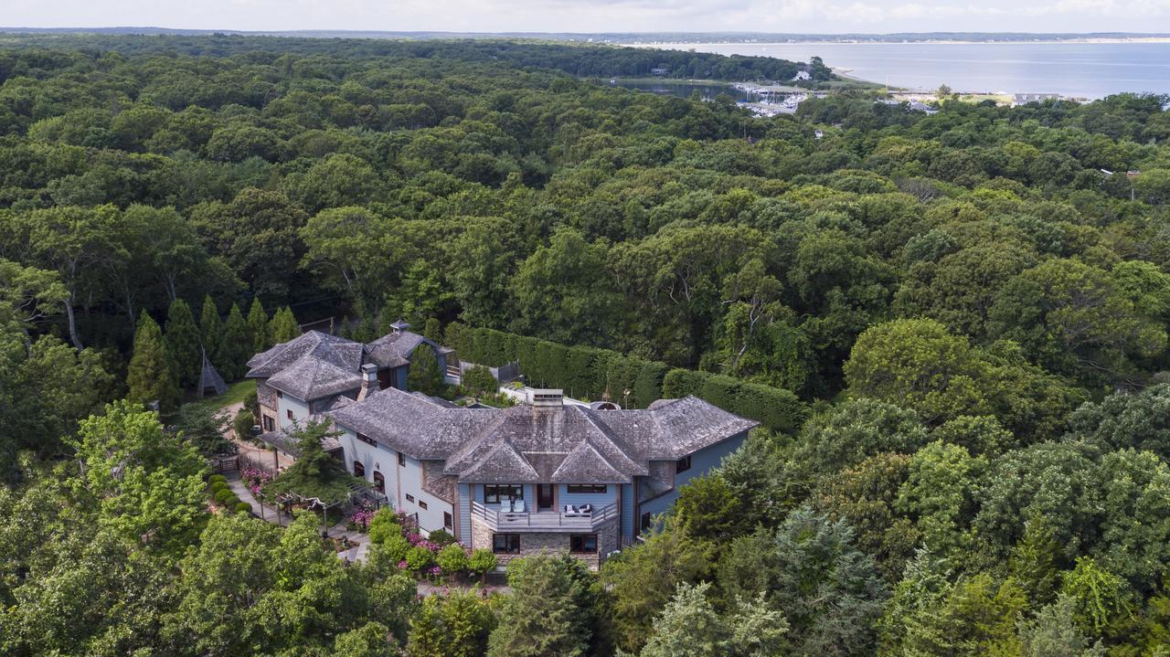 East Hampton Art House Bed And Breakfast ภายนอก รูปภาพ