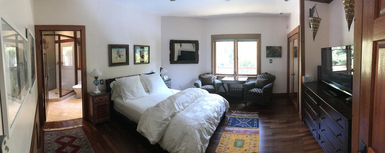 East Hampton Art House Bed And Breakfast ภายนอก รูปภาพ