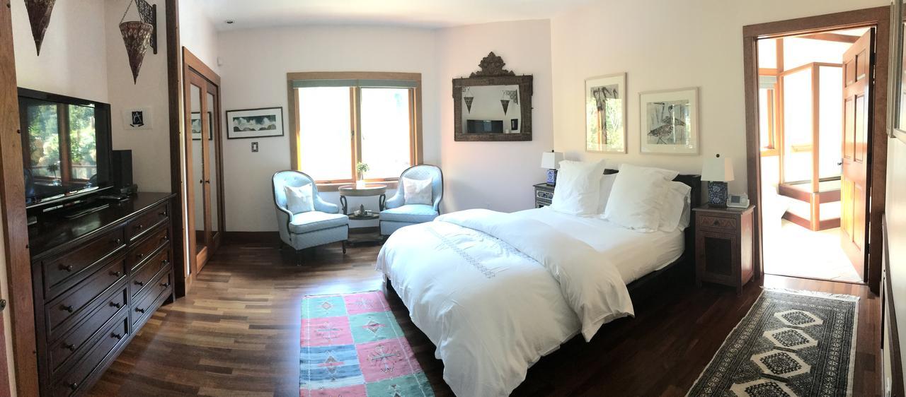 East Hampton Art House Bed And Breakfast ภายนอก รูปภาพ